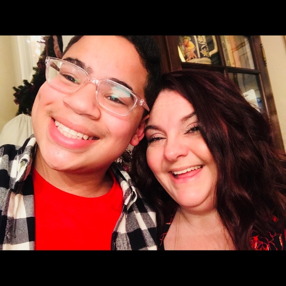 Meet your Posher, Robyn - Picture 2 of 3